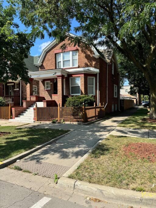 Cozy Bungalow Home In Chicago Exterior foto